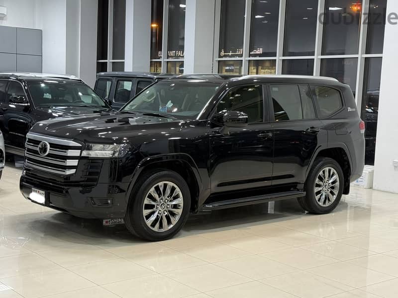 Toyota Land Cruiser GXR 2022 Black 1