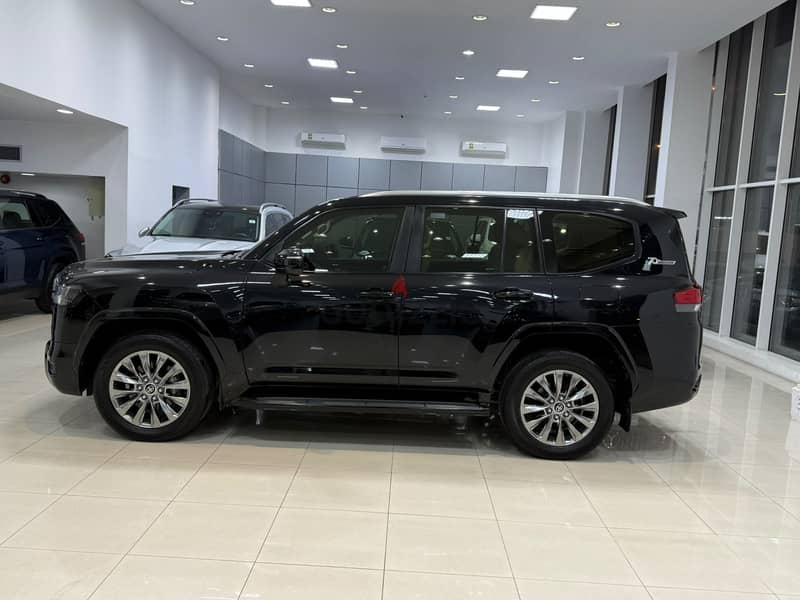 Toyota Land Cruiser GXR 2022 Black 3
