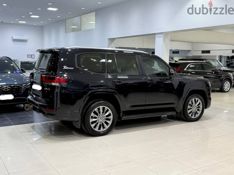 Toyota Land Cruiser GXR 2022 Black 6