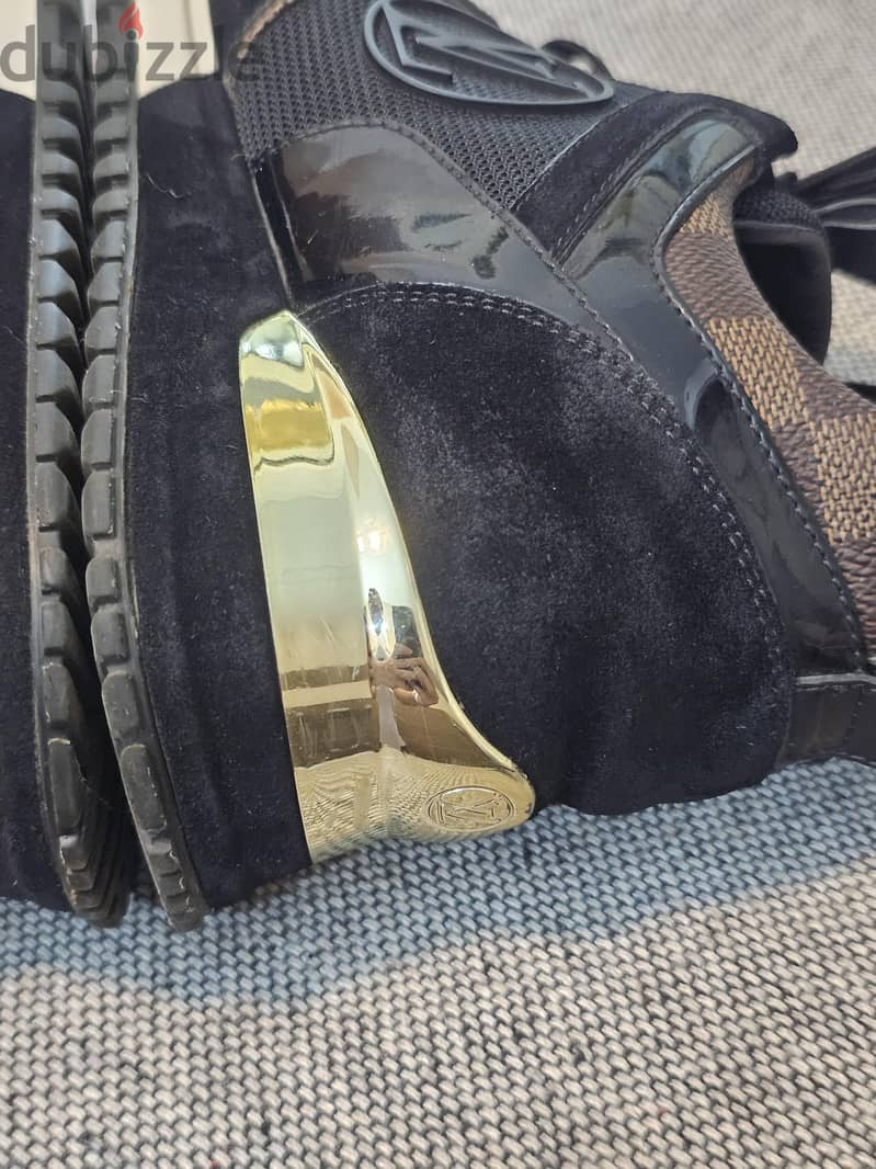 MIDDLE EAST EXCLUSIVE LOUIS VUITTON RUN WAY SNEAKER 1