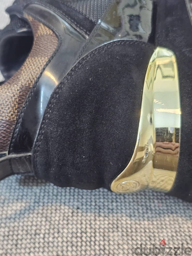MIDDLE EAST EXCLUSIVE LOUIS VUITTON RUN WAY SNEAKER 2