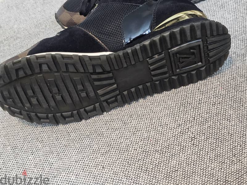 MIDDLE EAST EXCLUSIVE LOUIS VUITTON RUN WAY SNEAKER 6