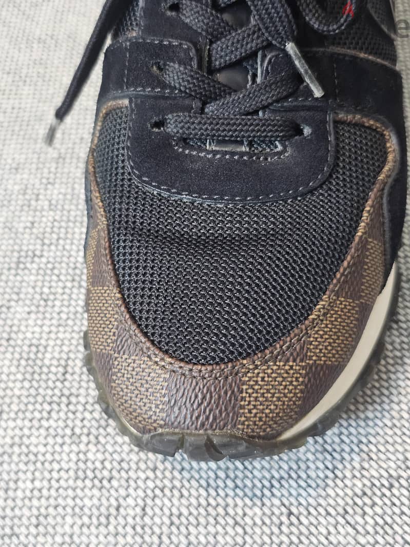 MIDDLE EAST EXCLUSIVE LOUIS VUITTON RUN WAY SNEAKER 7