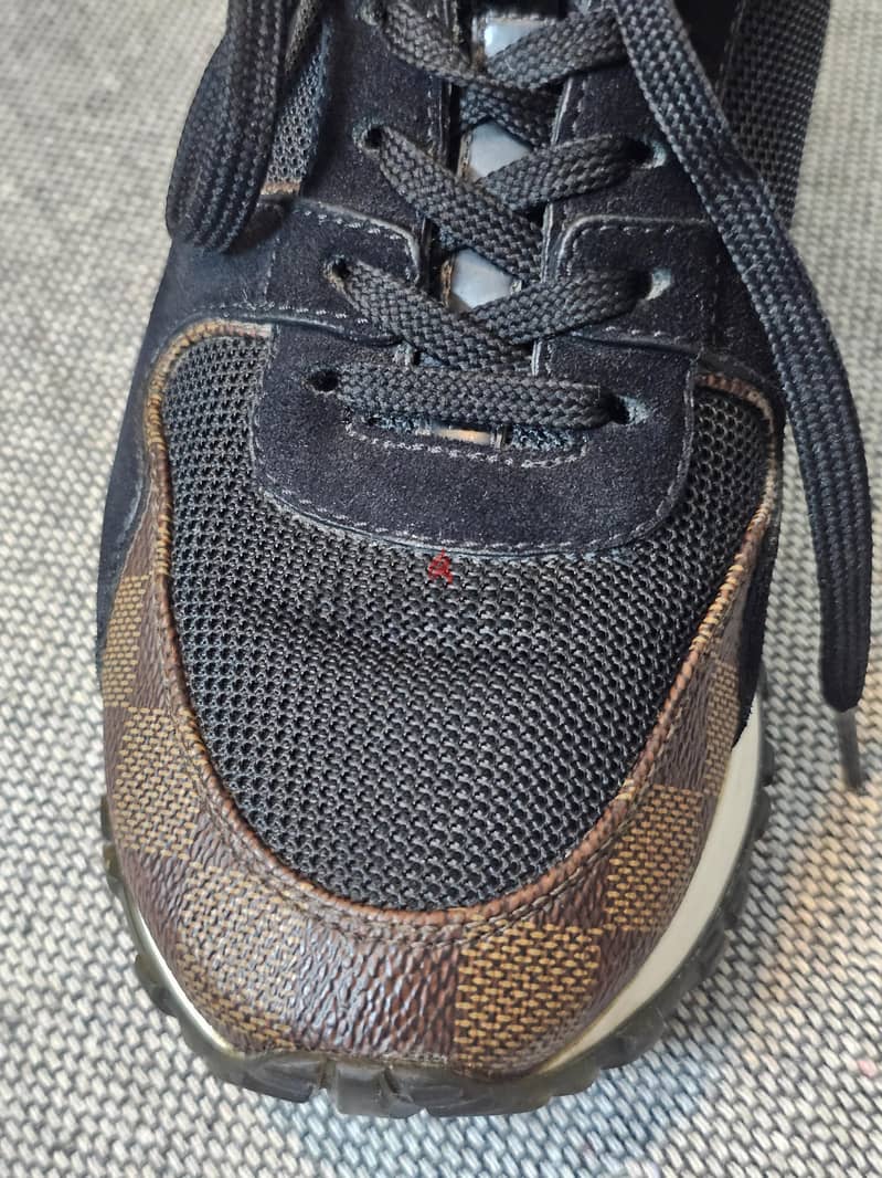 MIDDLE EAST EXCLUSIVE LOUIS VUITTON RUN WAY SNEAKER 8