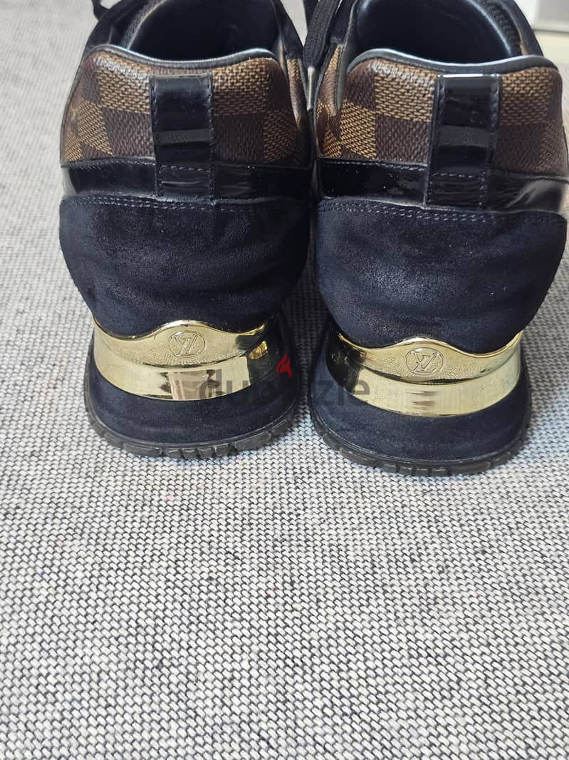 MIDDLE EAST EXCLUSIVE LOUIS VUITTON RUN WAY SNEAKER 11