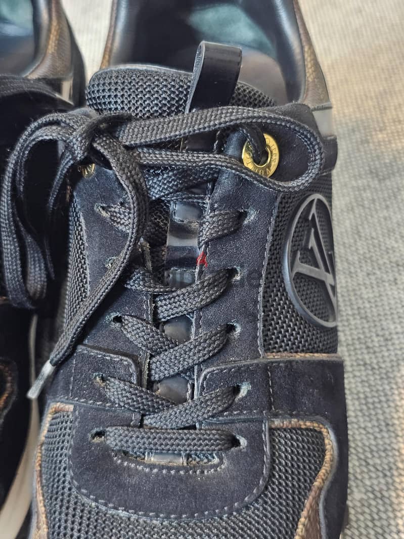 MIDDLE EAST EXCLUSIVE LOUIS VUITTON RUN WAY SNEAKER 12