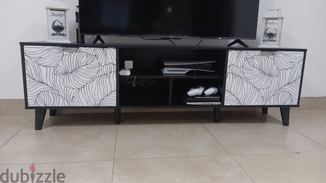 Homebox 2 Single beds, side table and 3 doors cupboard 10