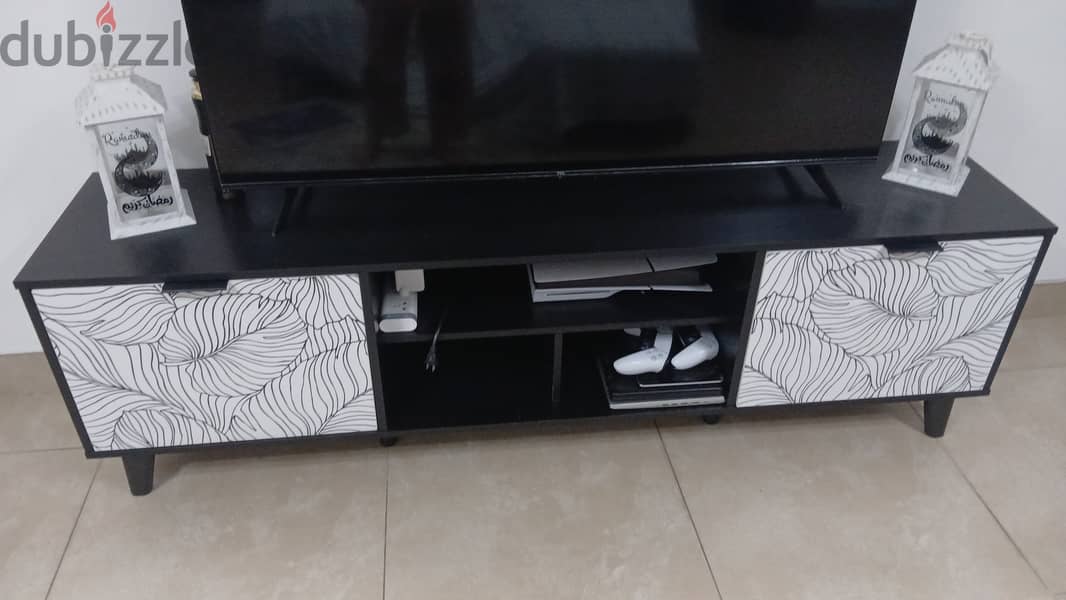 Homebox 2 Single beds, side table and 3 doors cupboard 11