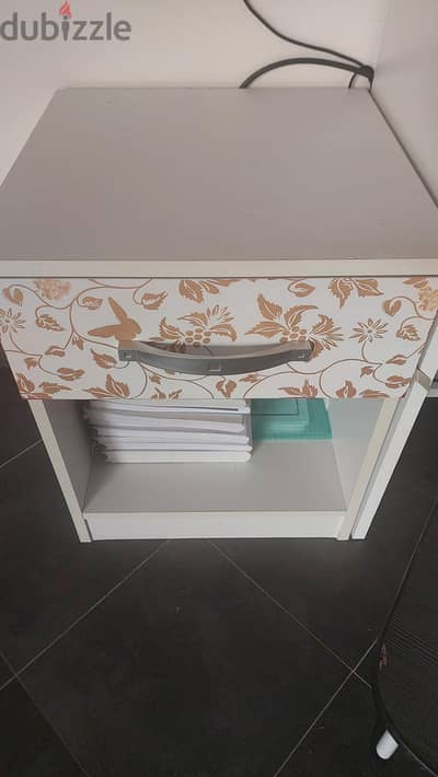 3.5bd each side table