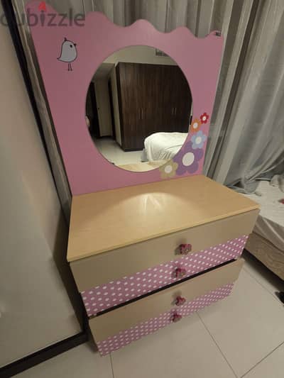 Drawers + Mirror for children
