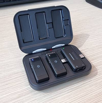 Powerology MFI Dual Connector Wireless Lavalier Microphone (PWMIC2BK)