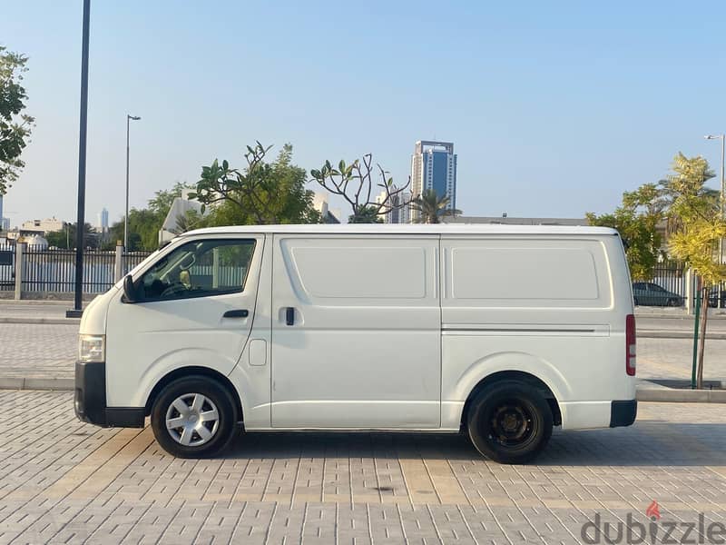 Toyota Hiace Cargo Van  2016 4