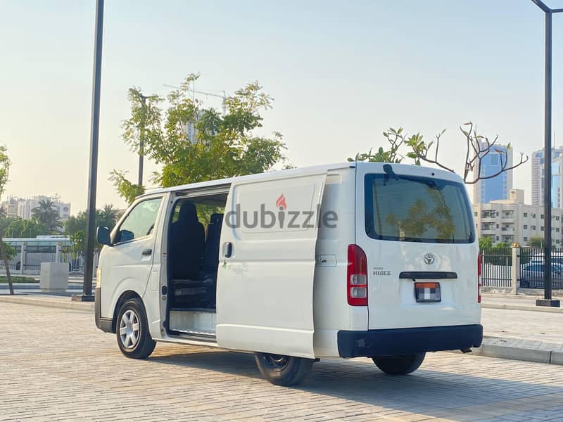 Toyota Hiace Cargo Van  2016 11