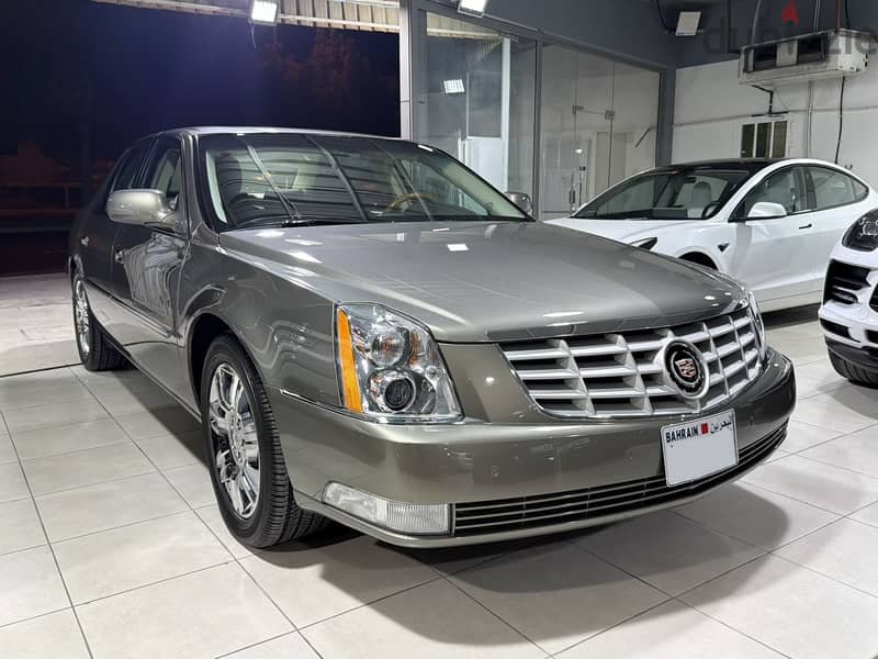 2011 Cadillac DTS Platinum 2