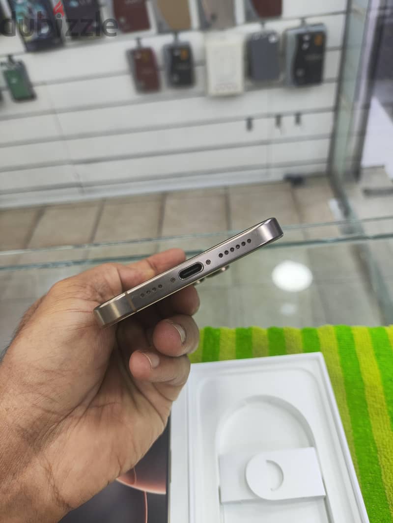 Apple - iPhone 16 Pro Max 4