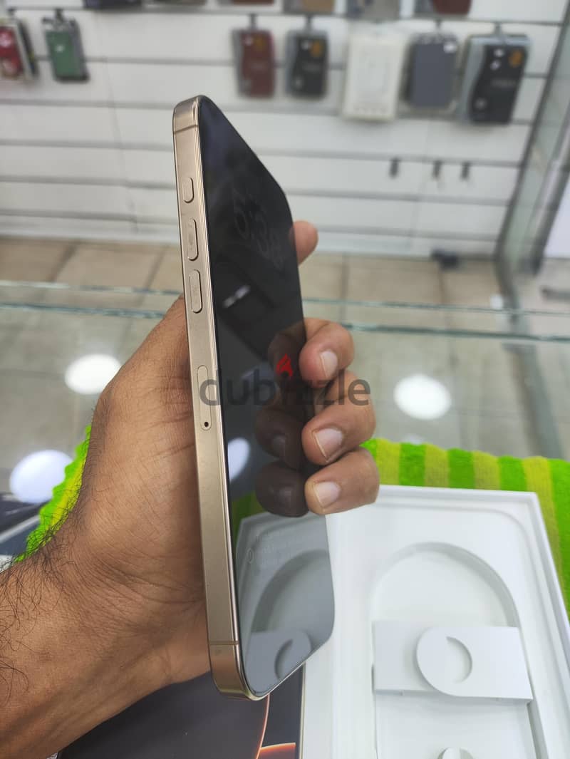 Apple - iPhone 16 Pro Max 7
