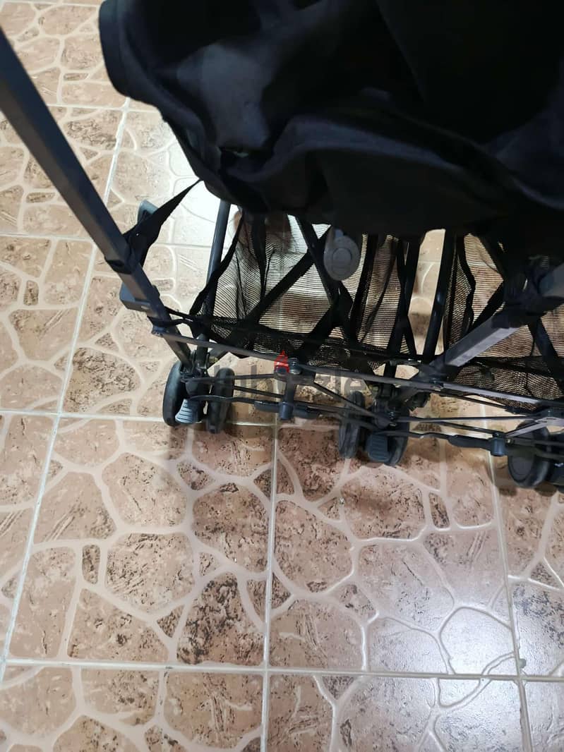يوجد عربة اطفال توام بحاله ممتازة ونظيف استعمال فترة قصيرة سعر 25 2