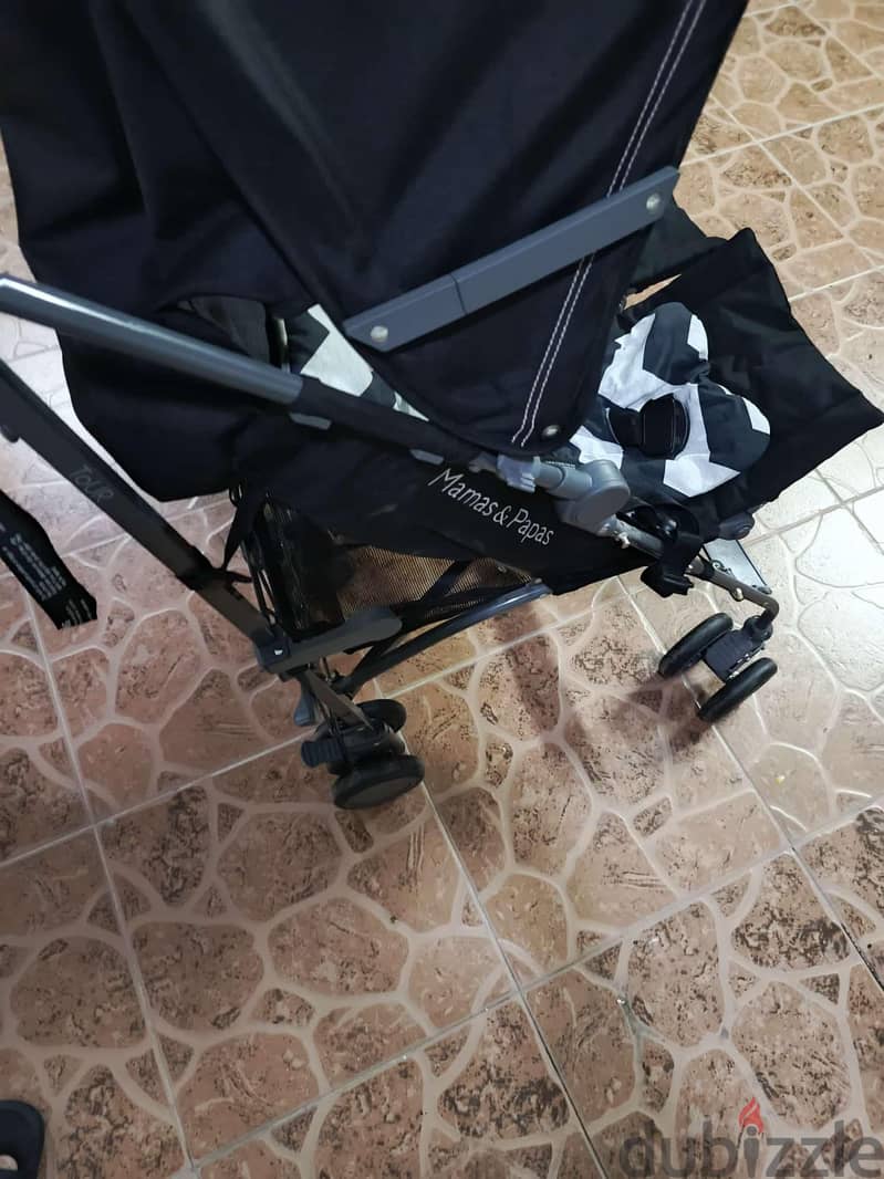 يوجد عربة اطفال توام بحاله ممتازة ونظيف استعمال فترة قصيرة سعر 25 3