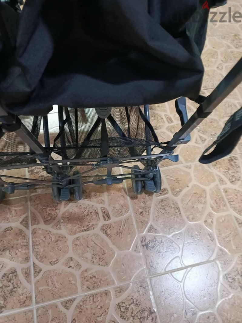 يوجد عربة اطفال توام بحاله ممتازة ونظيف استعمال فترة قصيرة سعر 25 5