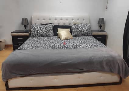 1 bedset complete, 2single bed & 6door cupboard