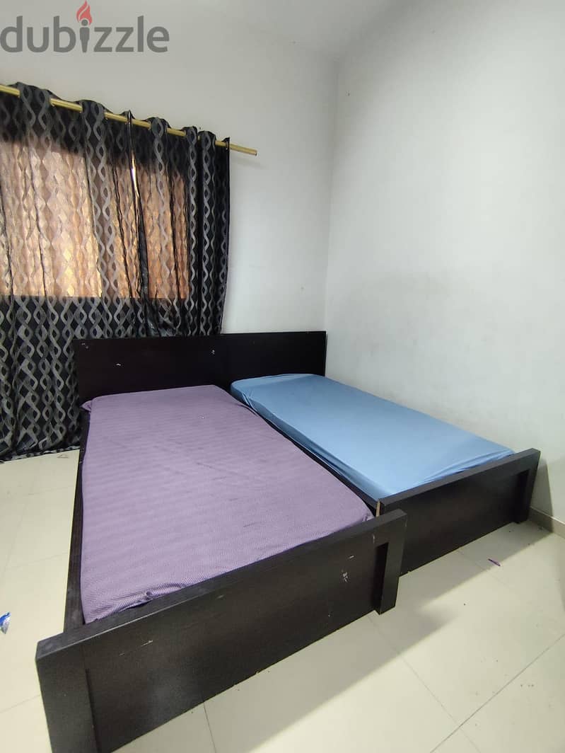 1 bedset complete, 2single bed & 6door cupboard 3
