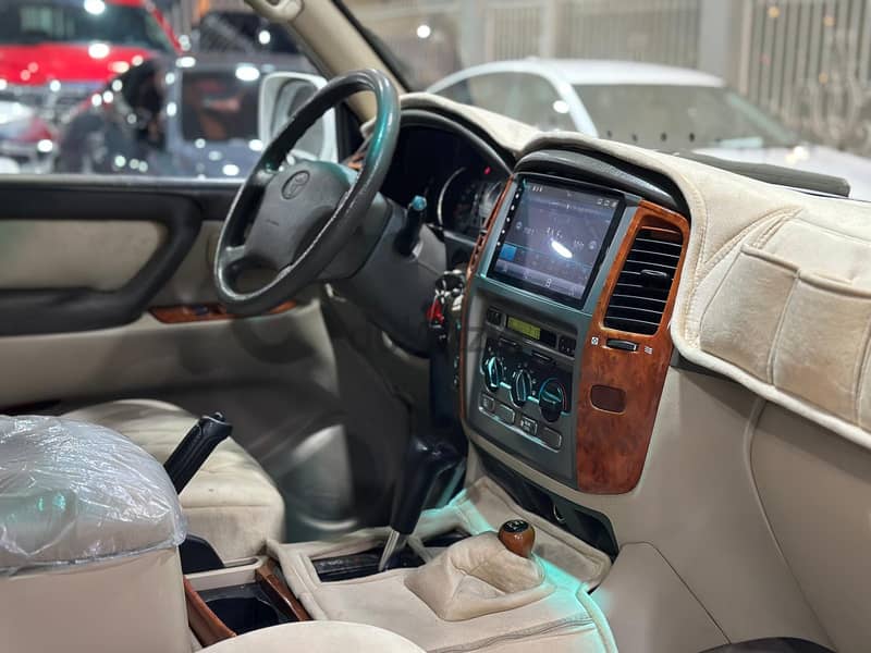 TOYOTA LAND CRUISER GXR V6 8