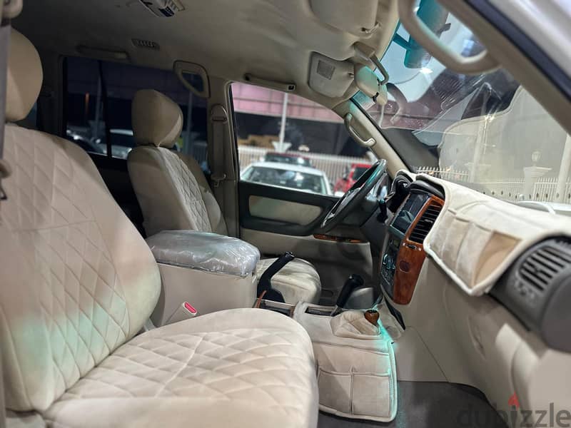 TOYOTA LAND CRUISER GXR V6 11