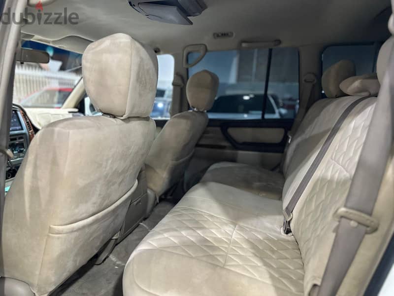TOYOTA LAND CRUISER GXR V6 13