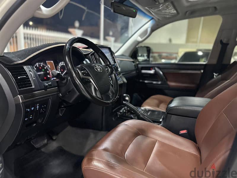 TOYOTA LAND CRUISER GXR GRAND TOURING V8 2