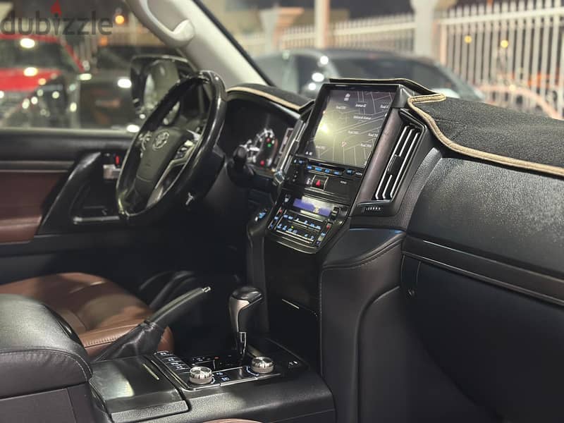 TOYOTA LAND CRUISER GXR GRAND TOURING V8 4