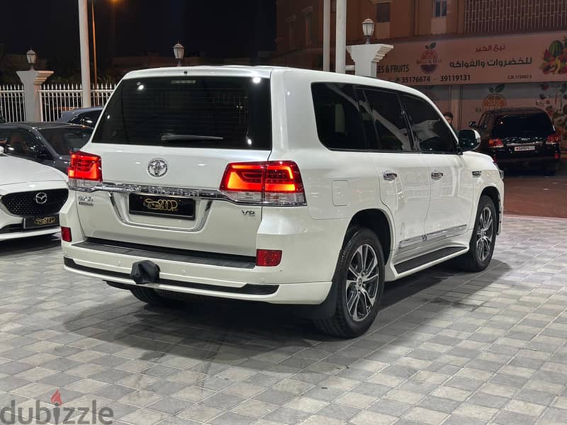 TOYOTA LAND CRUISER GXR GRAND TOURING V8 8