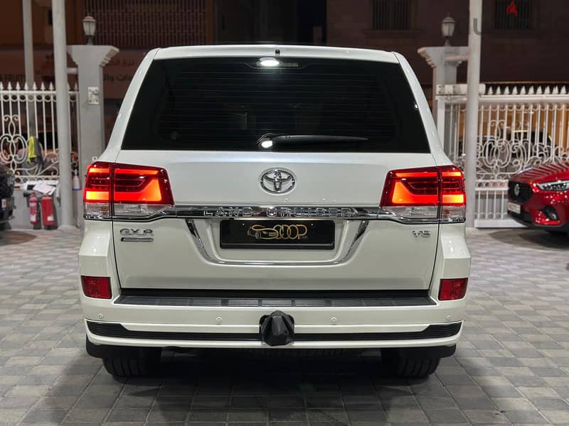 TOYOTA LAND CRUISER GXR GRAND TOURING V8 9