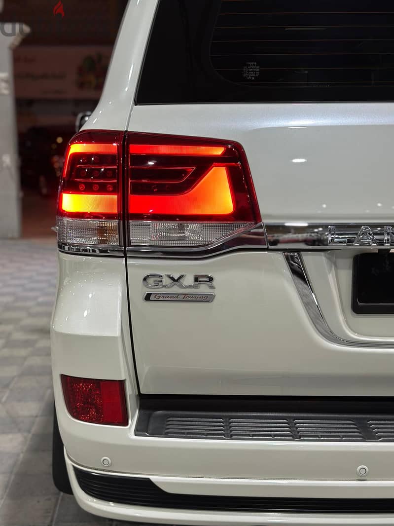 TOYOTA LAND CRUISER GXR GRAND TOURING V8 11