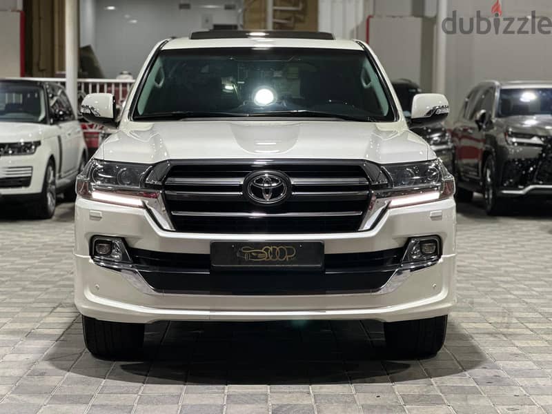 TOYOTA LAND CRUISER GXR GRAND TOURING V8 13