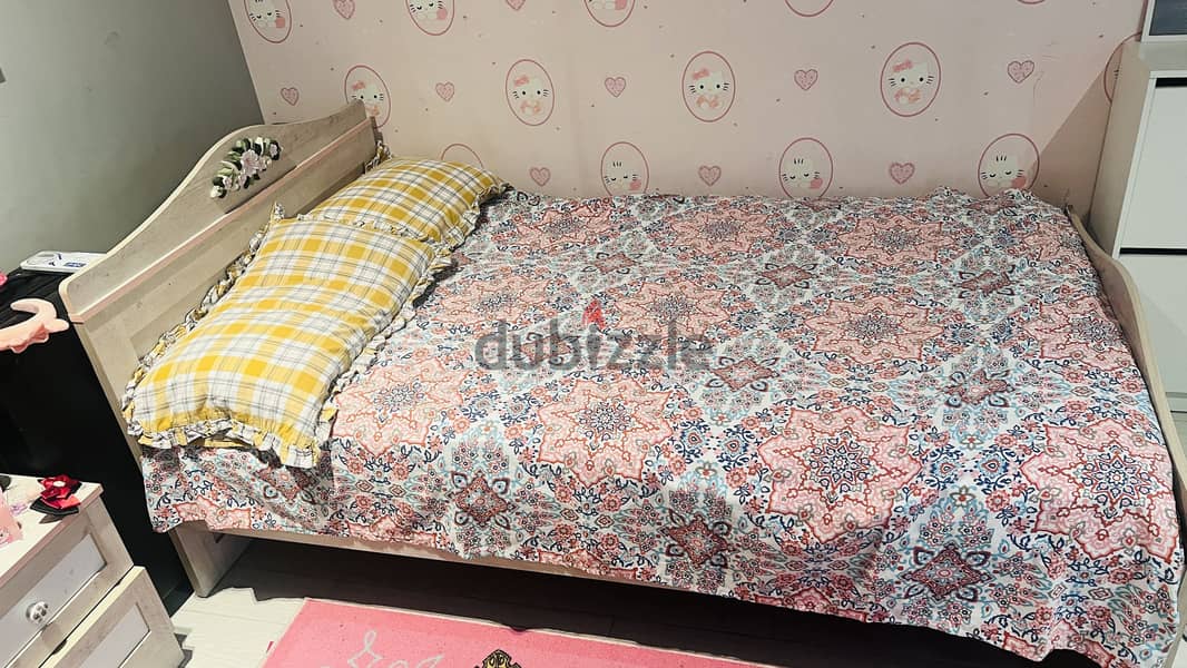 Furnitures in very good condition 1
