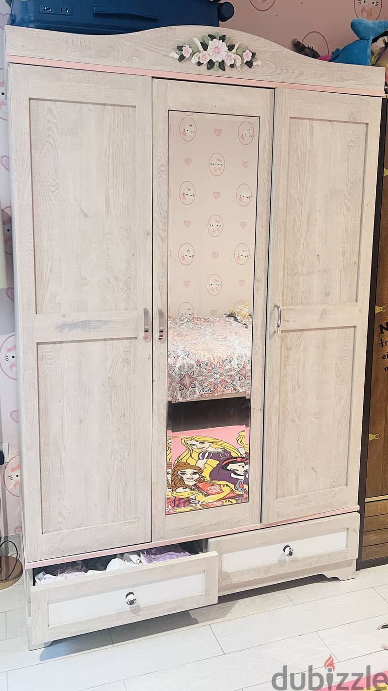 Furnitures in very good condition 3