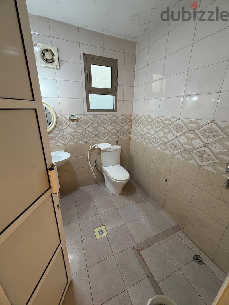 للايجاربيت شامل فالبحير تلفون 36364714 Rent house with EAW  Riffa call 5