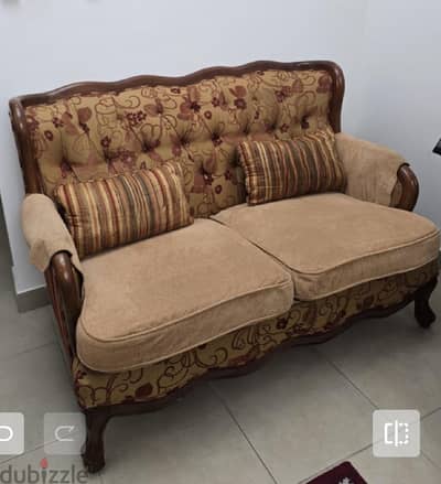 للبيع طقم ليفنج كلاسيك بحالة جيدة For Sale Living Room Set Good Cond