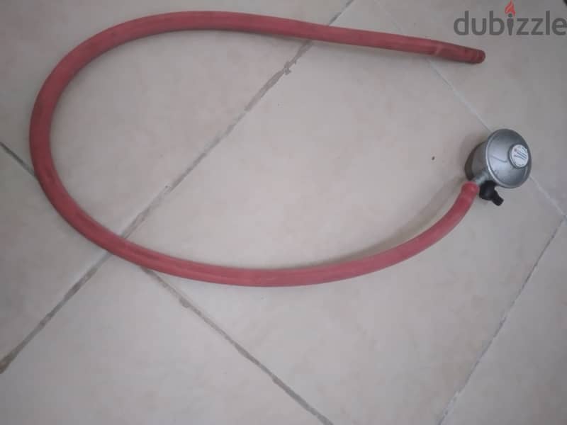 Gas cylinder and connector (bahrain gas) 1