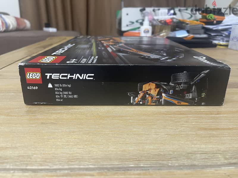 Brand new LEGO Technic NEOM McLaren and Formula E Race Car (42169) 2