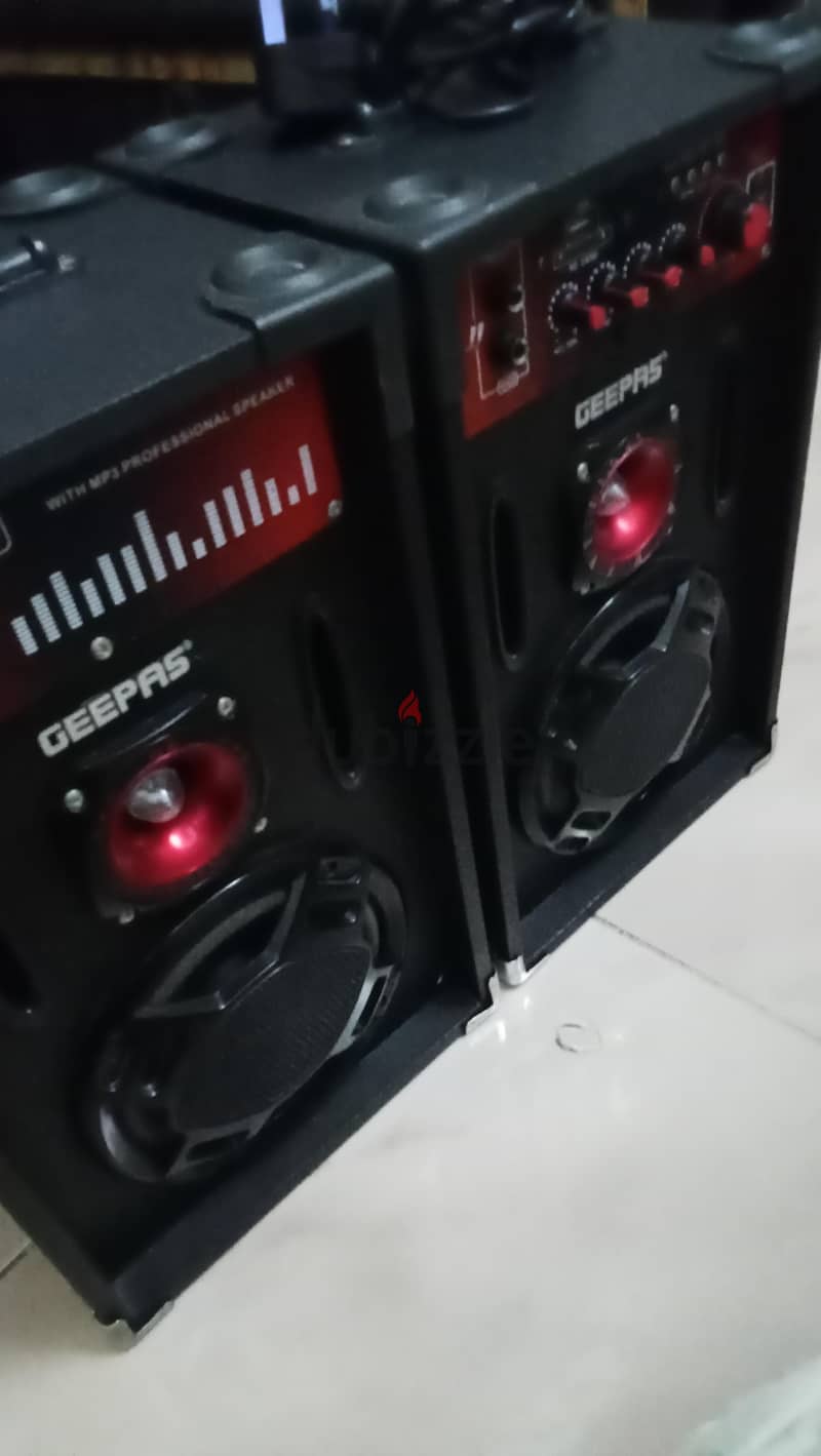 Geepas speakers 2 input chanal 1