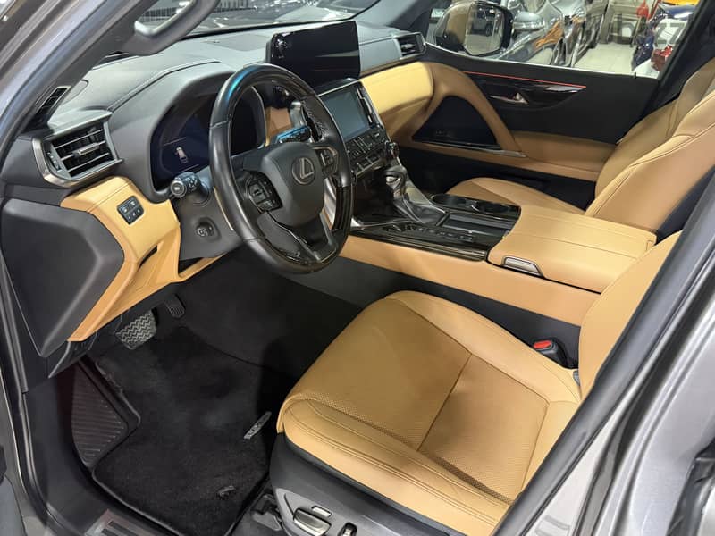 2022 Lexus LX600 Urban 4