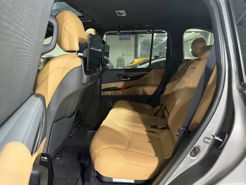 2022 Lexus LX600 Urban 6