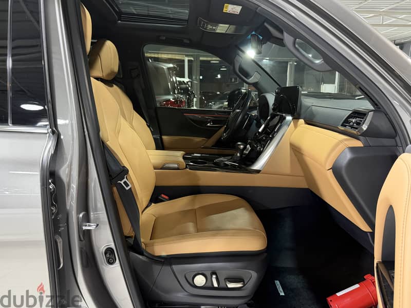 2022 Lexus LX600 Urban 7