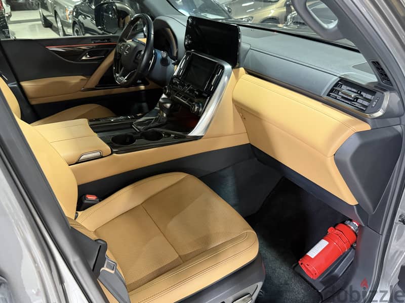 2022 Lexus LX600 Urban 8
