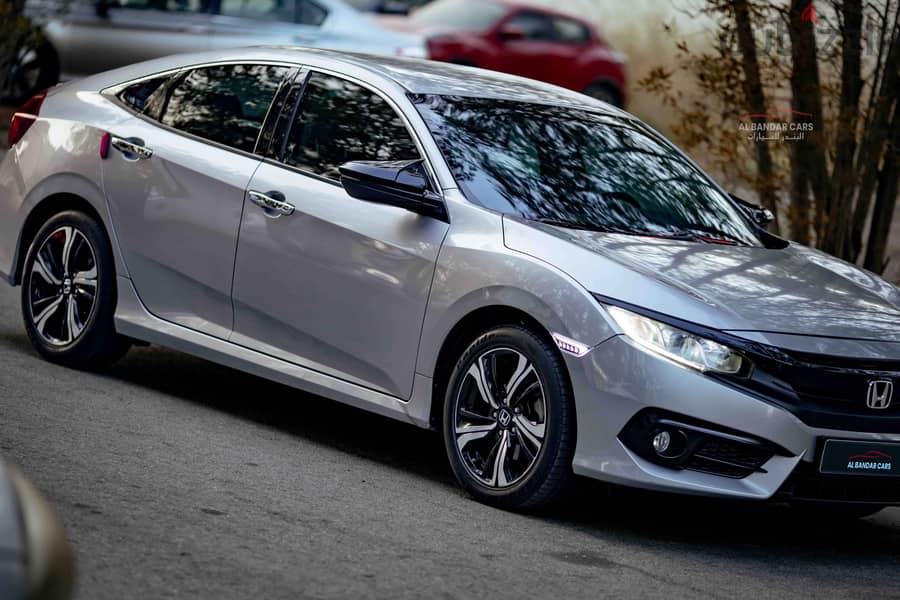Honda Civic 2018 Silver | Low Mileage | Sporty Sedan | Bahrain Spec | 3