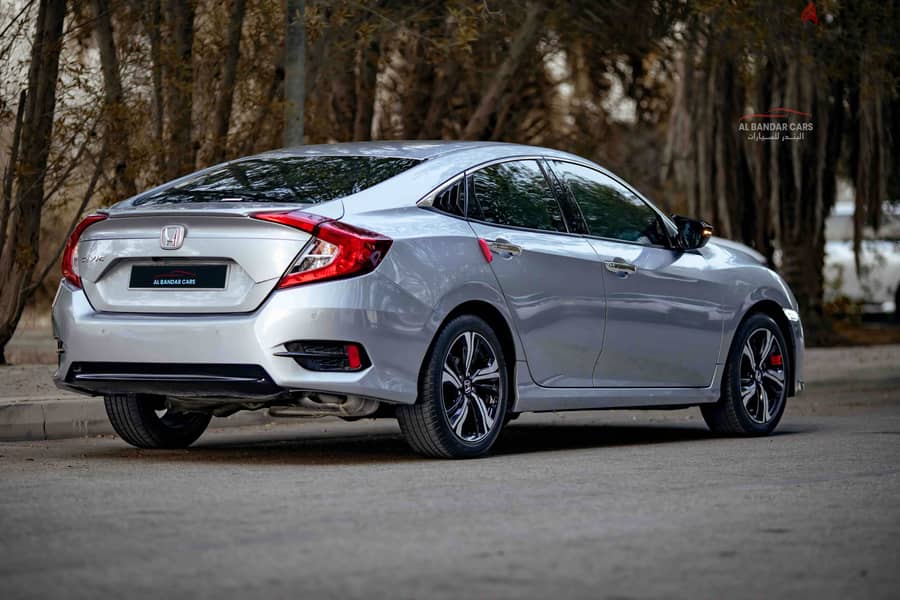 Honda Civic 2018 Silver | Low Mileage | Sporty Sedan | Bahrain Spec | 5