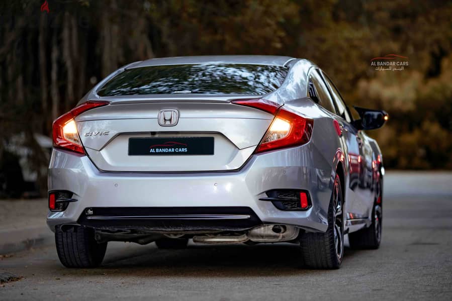 Honda Civic 2018 Silver | Low Mileage | Sporty Sedan | Bahrain Spec | 6