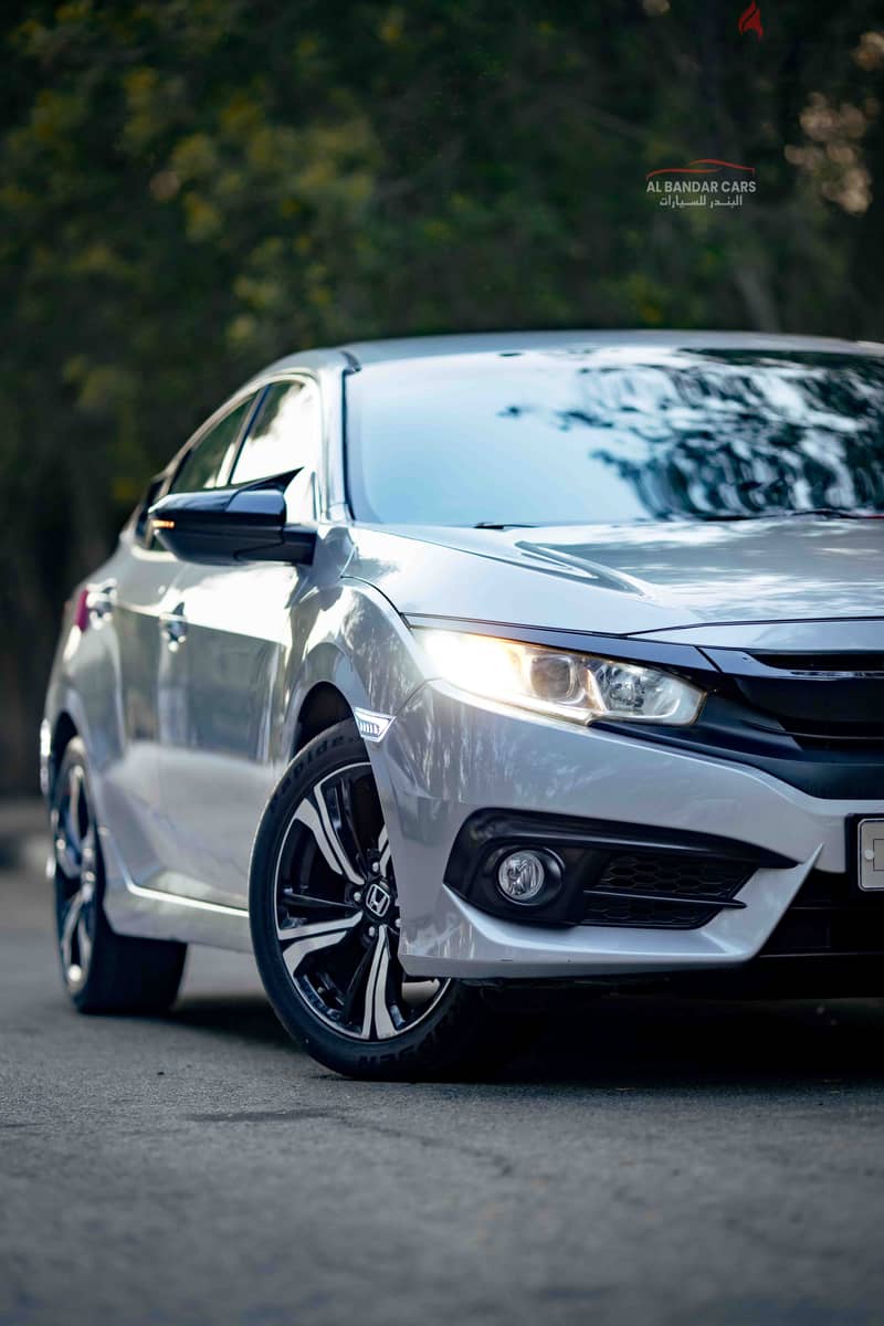 Honda Civic 2018 Silver | Low Mileage | Sporty Sedan | Bahrain Spec | 8