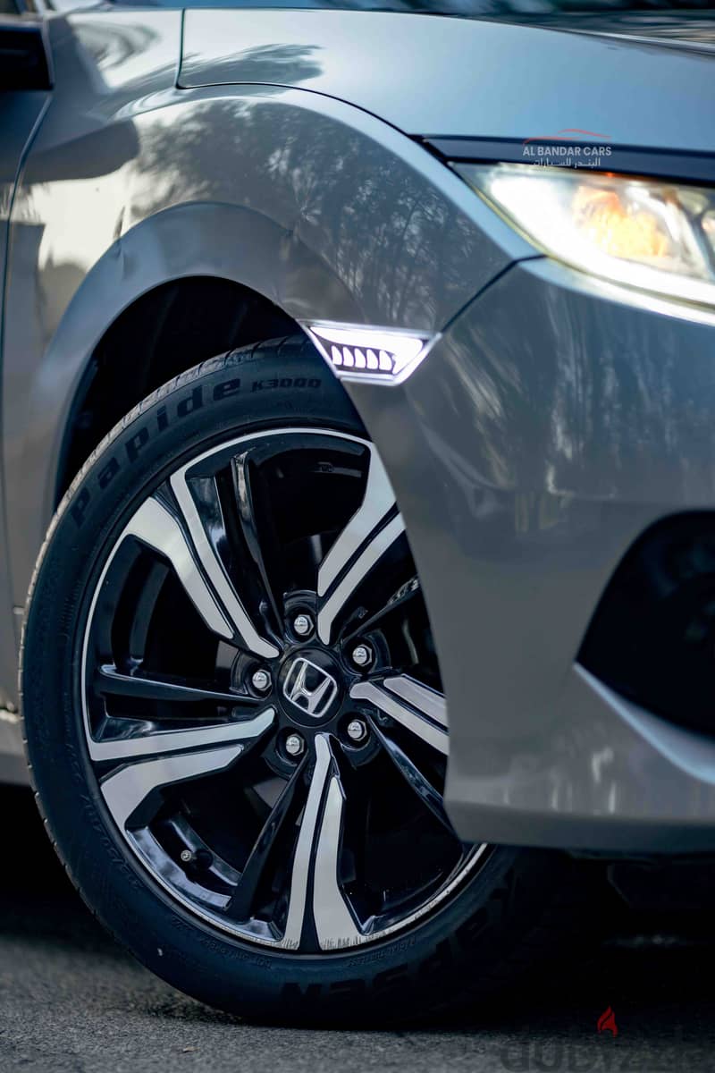 Honda Civic 2018 Silver | Low Mileage | Sporty Sedan | Bahrain Spec | 9